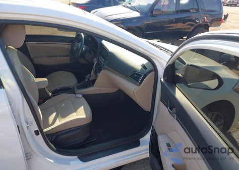 2018 Hyundai Elantra Value Edition z USA, uszkodzony, nr VIN 5NPD84LF5JH293478